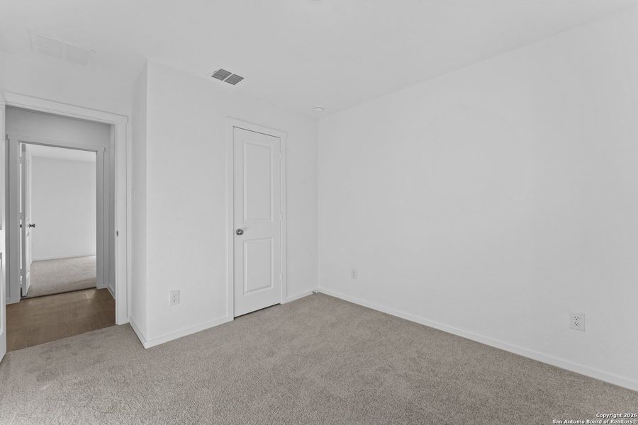 Spacious, unfurnished interior of a new home in Friendship Oaks, Fredericksburg (Image 15).