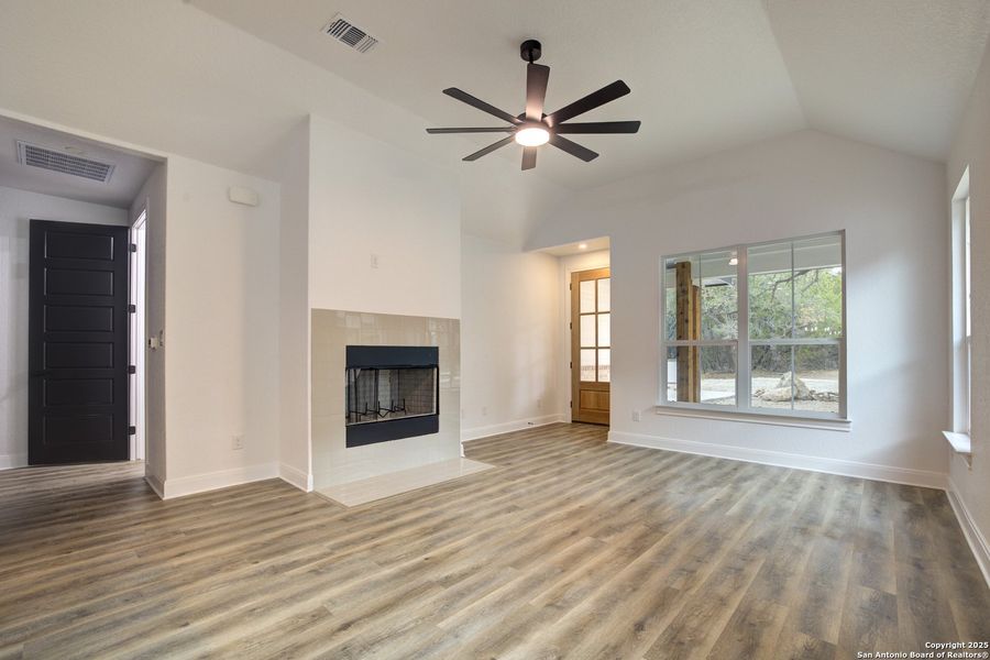 Spacious, unfurnished interior of a new home in , Wimberley (Image 25).