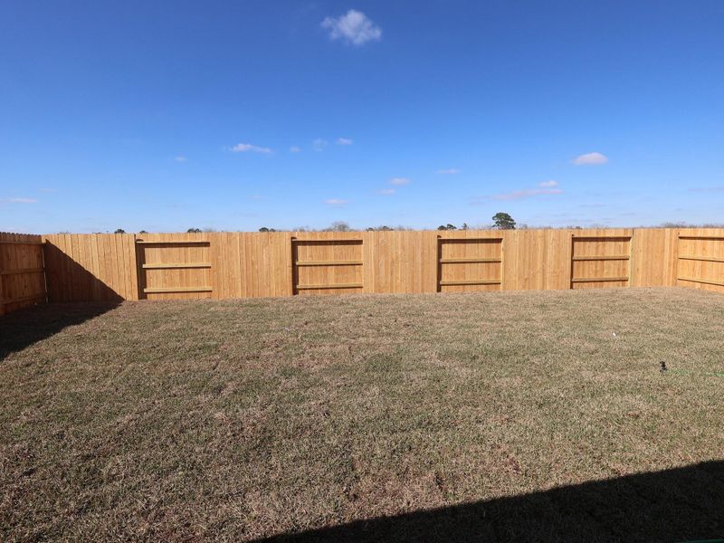 Exterior details and patio area of a home in Lago Mar, Santa Fe (Image 4).