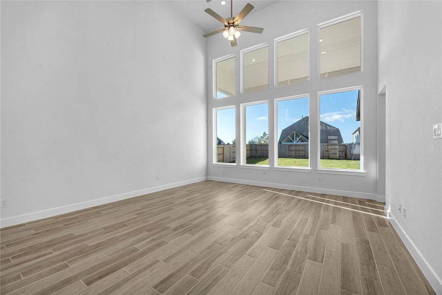 Representative image. Features, selections and colors may vary.