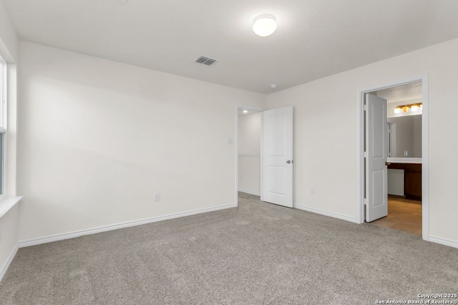 Spacious, unfurnished interior of a new home in Spanish Trails Villas, San Antonio (Image 14).