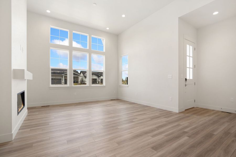 Spacious, unfurnished interior of a new home in Villa Collection, Fort Collins (Image 8).