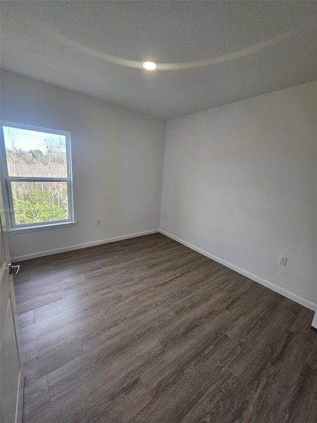 Spacious, unfurnished interior of a new home in , Orlando (Image 27).