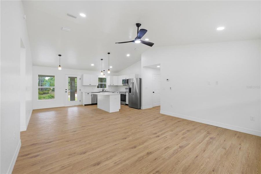 Spacious, unfurnished interior of a new home in , Ocklawaha (Image 19).