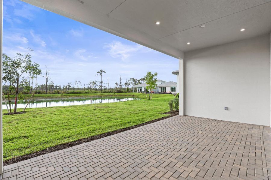 Image 36 of a home in Cove Royale.