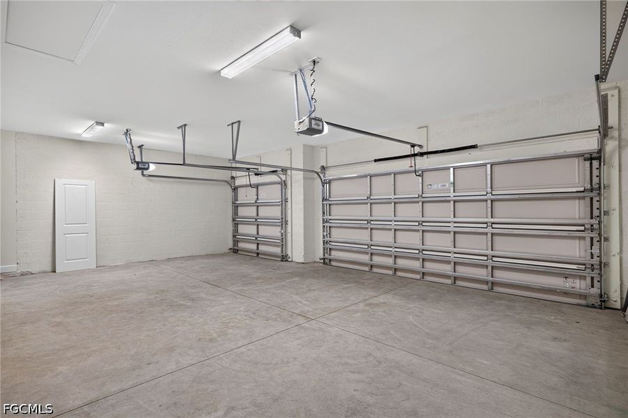 Spacious, unfurnished interior of a new home in Cape Coral, Cape Coral (Image 28). Spacious, unfurnished interior of a new home in Cape Coral, Cape Coral (Image 28).