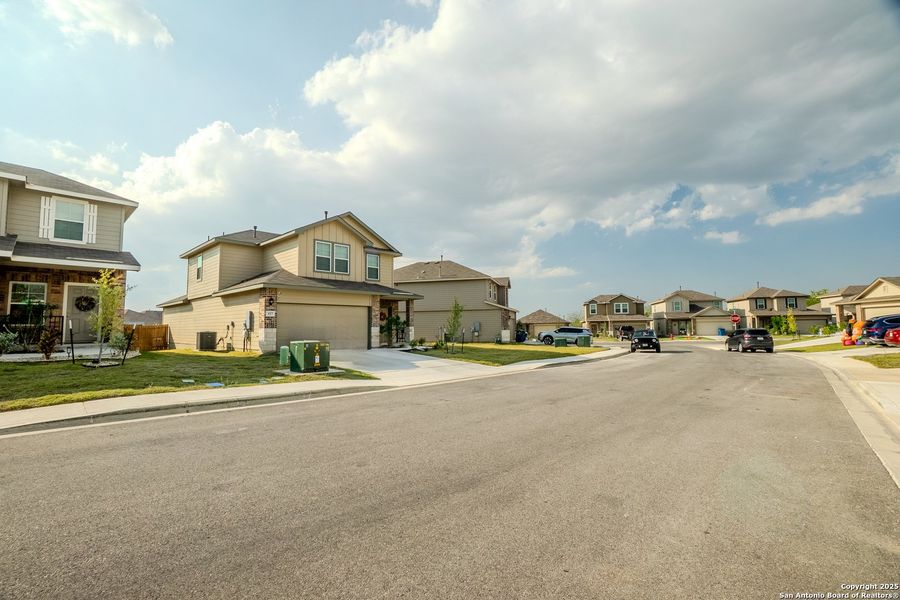 Community amenities in The Links at River Bend, Floresville (Image 34).