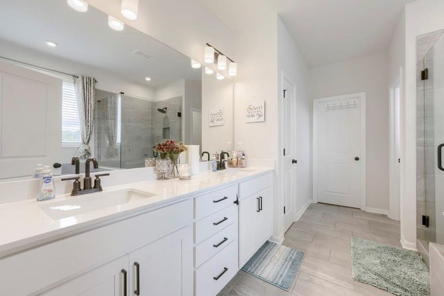 Furnished interior view inside a new home in Pine Mountain Park, Kennesaw (Image 7).