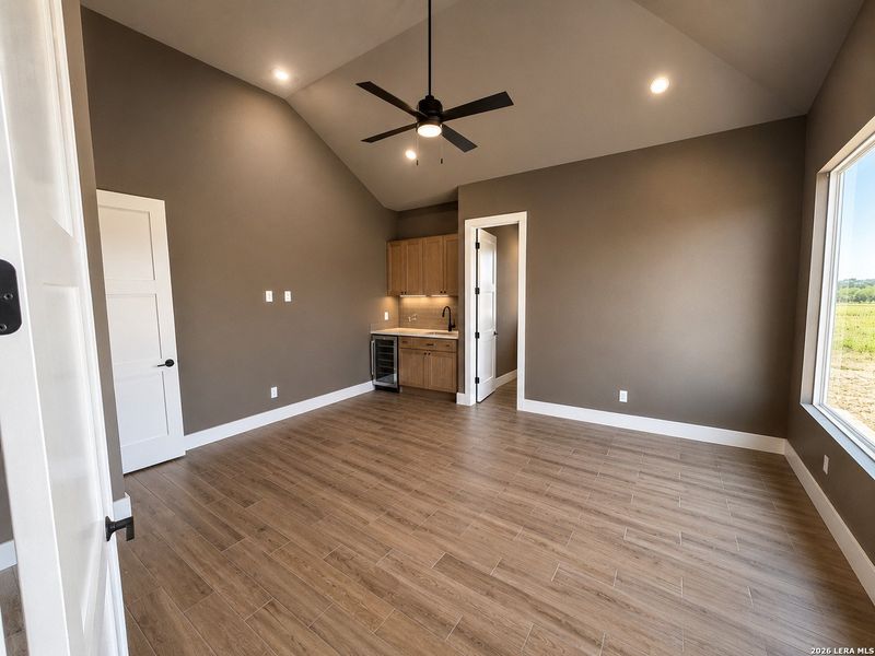 Spacious, unfurnished interior of a new home in Alamo Estates, San Antonio (Image 5).