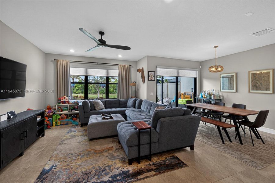 Furnished interior view inside a new home in , Oakland Park (Image 6).