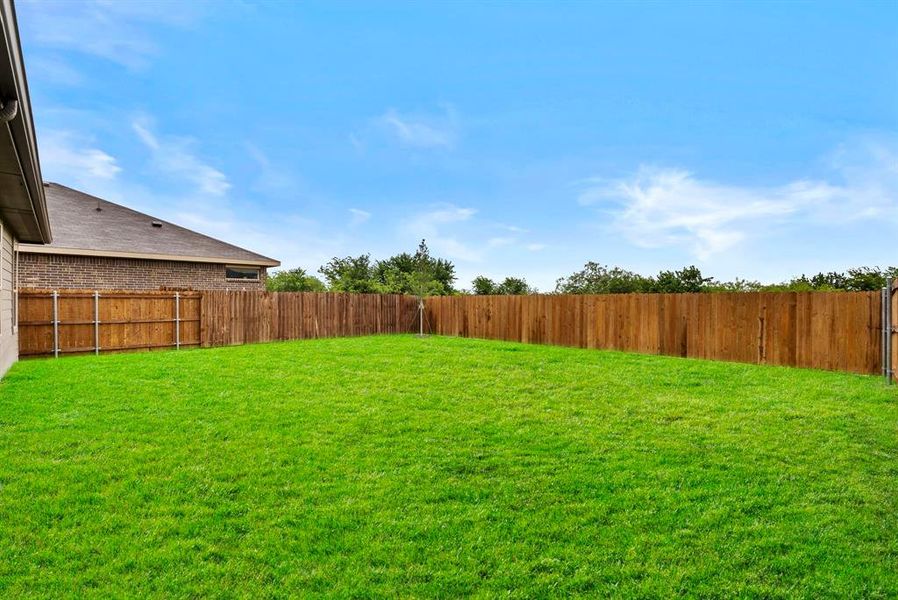 Exterior details and patio area of a home in Terra Trace, Fort Worth (Image 17).