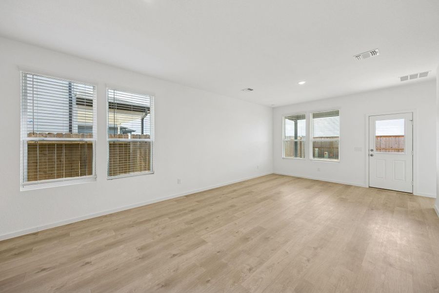 Spacious, unfurnished interior of a new home in Stokesbury, Waller (Image 17).