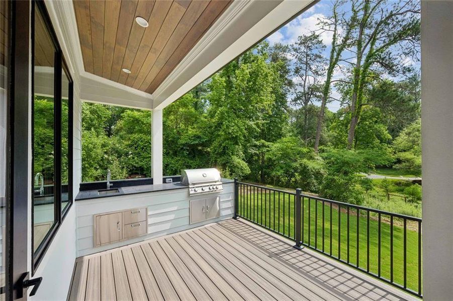 Exterior details and patio area of a home in , Roswell (Image 4).