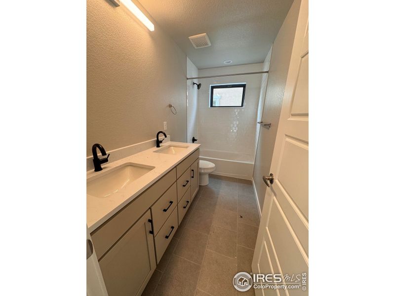 Upstairs Bathroom #2 w/ Double Sinks