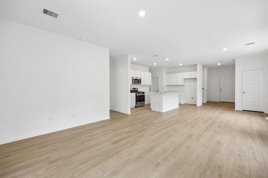 Spacious, unfurnished interior of a new home in Magnolia Springs, Montgomery (Image 19). Spacious, unfurnished interior of a new home in Magnolia Springs, Montgomery (Image 19).