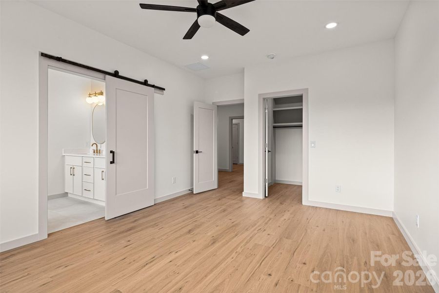 Spacious, unfurnished interior of a new home in , Asheville (Image 42).