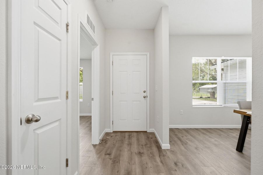 Spacious, unfurnished interior of a new home in , Jacksonville (Image 21).