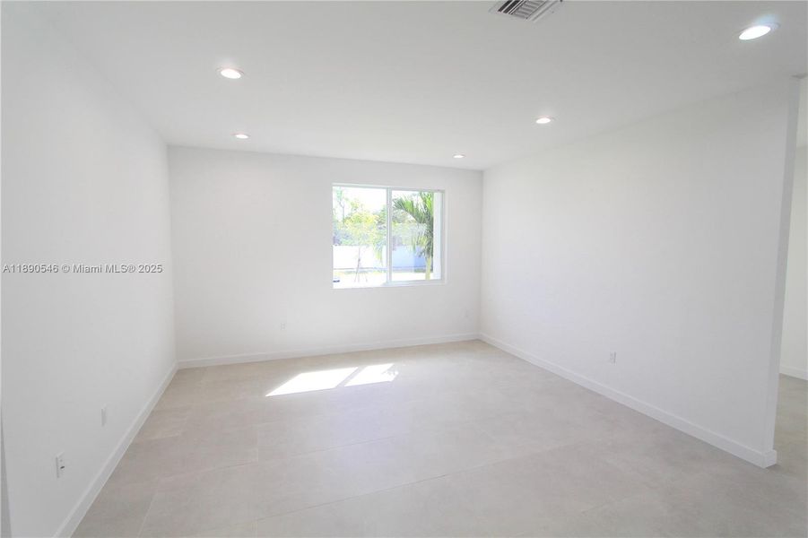Spacious, unfurnished interior of a new home in , Miami (Image 24).