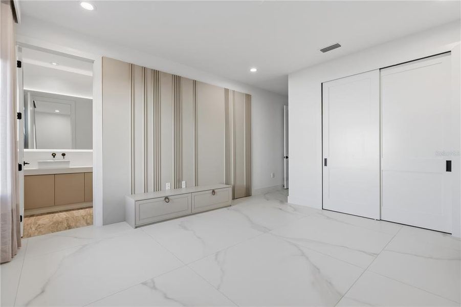 Spacious, unfurnished interior of a new home in , Montverde (Image 69).