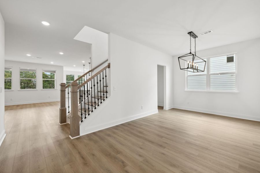 Dining Room | For representation purposes only. Options and layout may vary by community and home plan. Dining Room | For representation purposes only. Options and layout may vary by community and home plan.