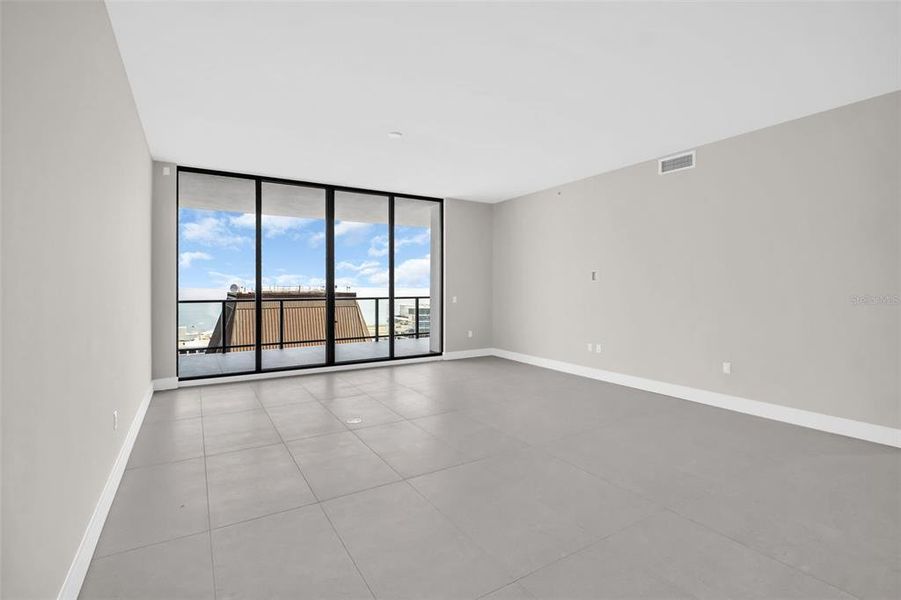 Spacious, unfurnished interior of a new home in , St. Petersburg (Image 73).