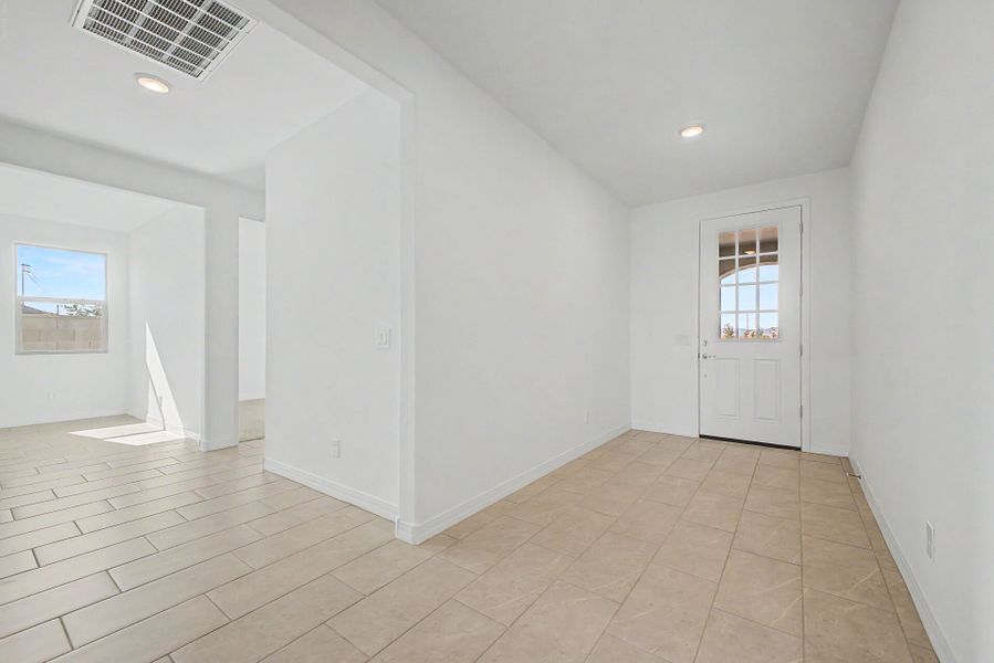 Spacious, unfurnished interior of a new home in Tierra Vistoso, Surprise (Image 9).