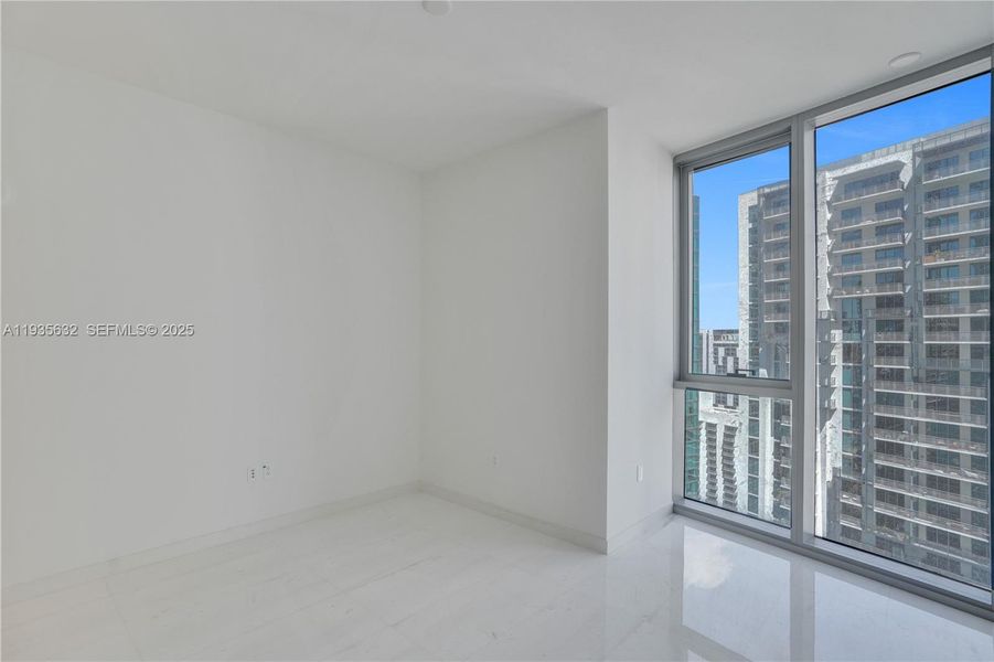 Spacious, unfurnished interior of a new home in , Miami (Image 41).