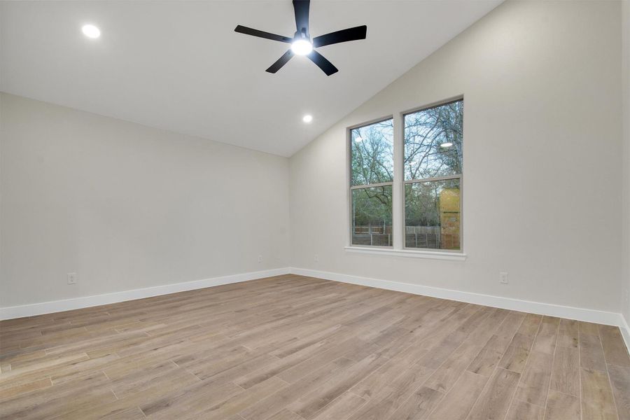 Spacious, unfurnished interior of a new home in , Bastrop (Image 34).