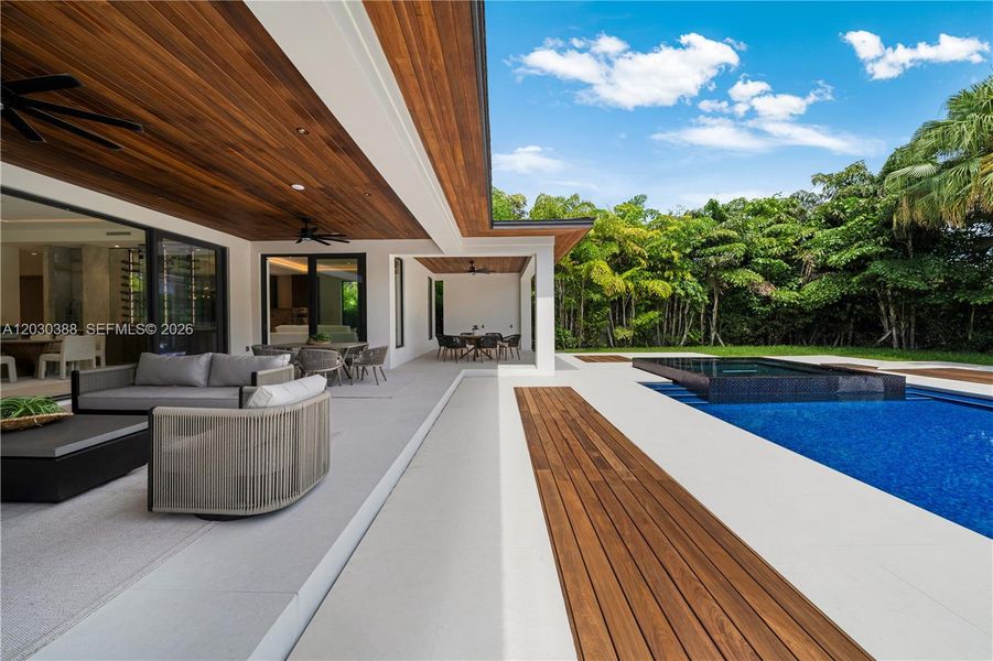 Exterior details and patio area of a home in , Miami (Image 26).