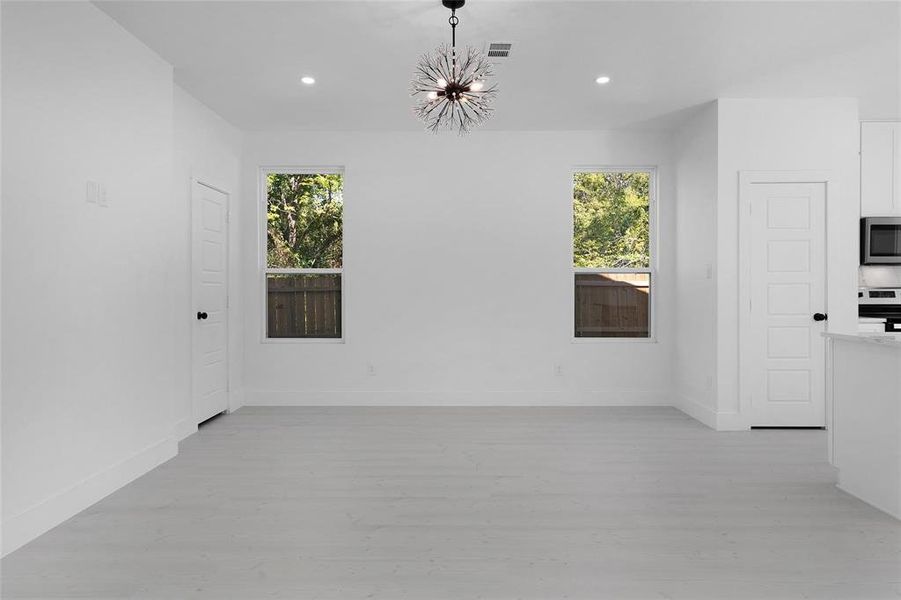Spacious, unfurnished interior of a new home in , Sulphur Springs (Image 27).
