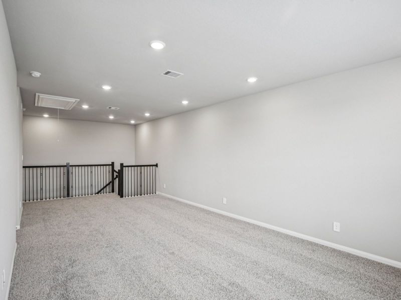 Spacious, unfurnished interior of a new home in Pinewood Trails - Luxe Series, Atascocita (Image 15).