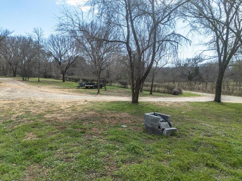 View of yard featuring dirt driveway