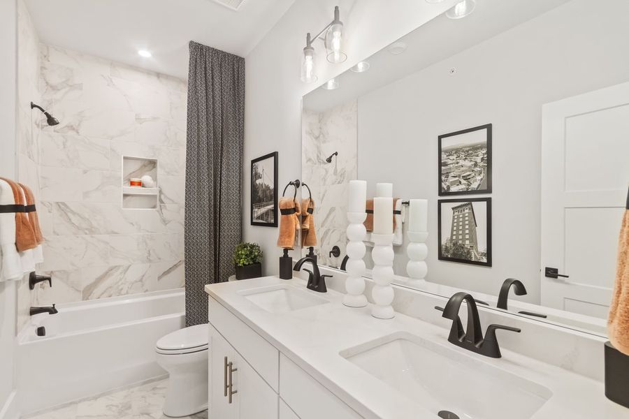 Full Bath Full Bath