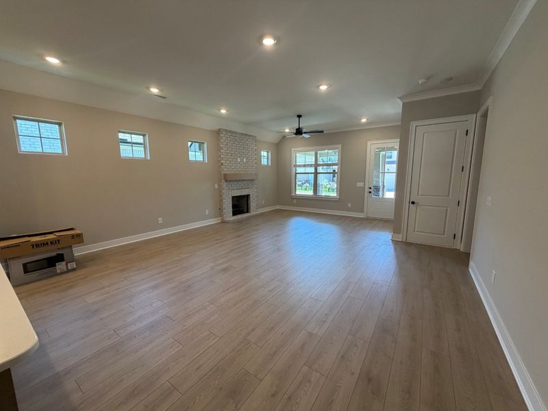 Spacious, unfurnished interior of a new home in Bluebird Hollow at Autumn Ridge, Spring Hill (Image 18).