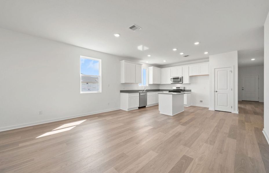 Spacious, unfurnished interior of a new home in Alto, San Marcos (Image 42).