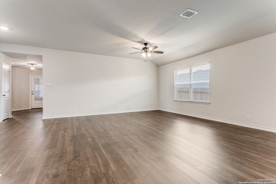Spacious, unfurnished interior of a new home in The Canyons at Amhurst, San Antonio (Image 22). Spacious, unfurnished interior of a new home in The Canyons at Amhurst, San Antonio (Image 22).