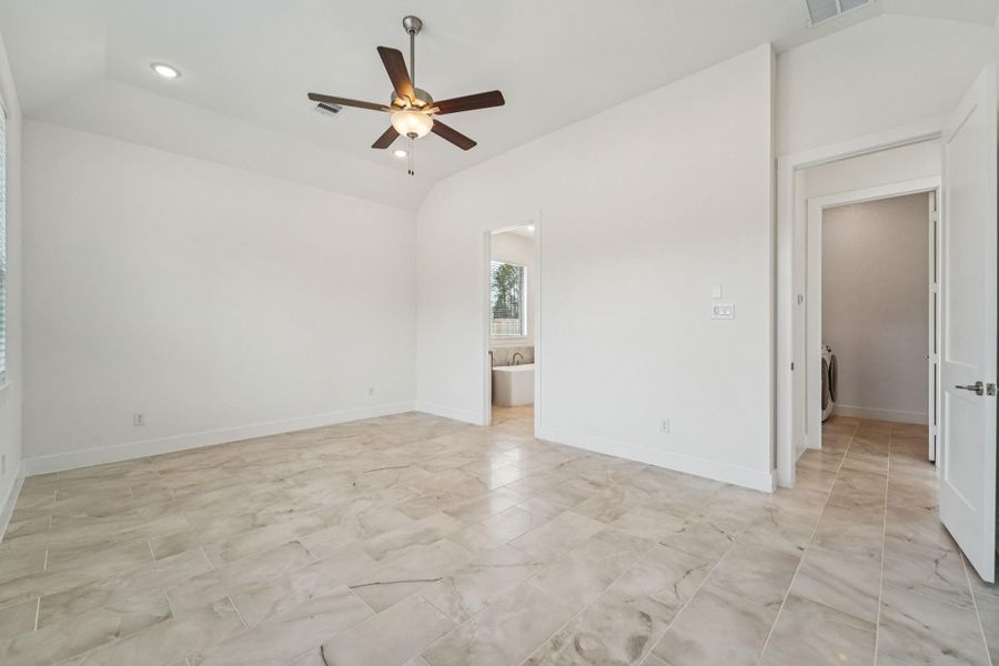 Spacious, unfurnished interior of a new home in Kresston, Montgomery (Image 28).