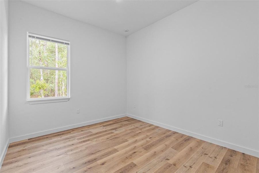 Spacious, unfurnished interior of a new home in , Citrus Springs (Image 32).