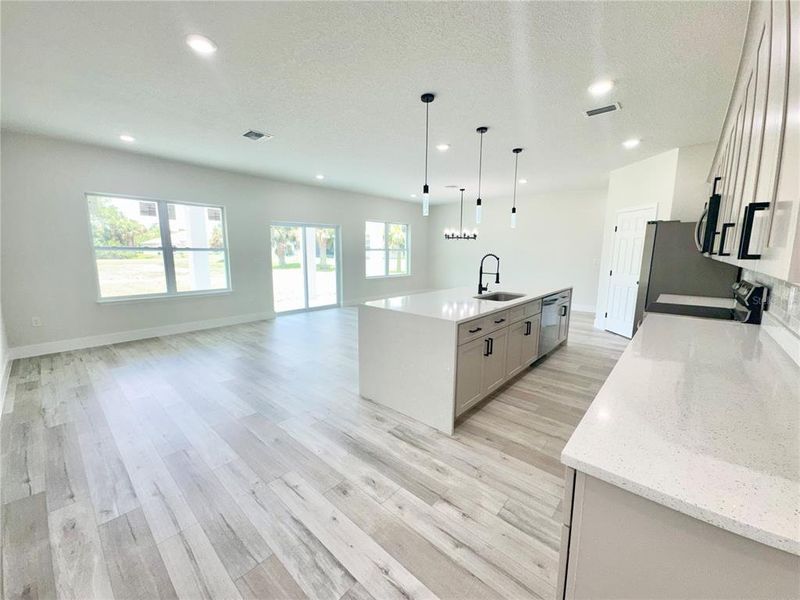 Spacious, unfurnished interior of a new home in , Palm Bay (Image 24).