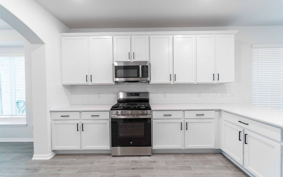 Furnished interior view inside a new home in Lago Mar, Texas City (Image 4).