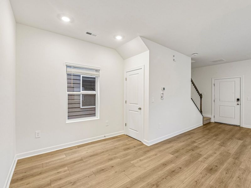 Spacious, unfurnished interior of a new home in Nolen Farm, Gastonia (Image 9).