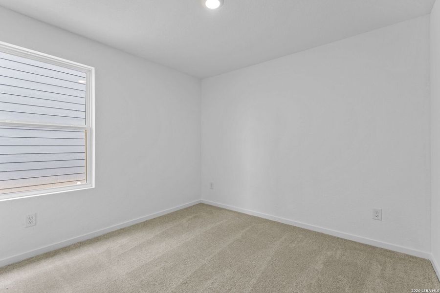 Spacious, unfurnished interior of a new home in Spring Grove, St. Hedwig (Image 11).