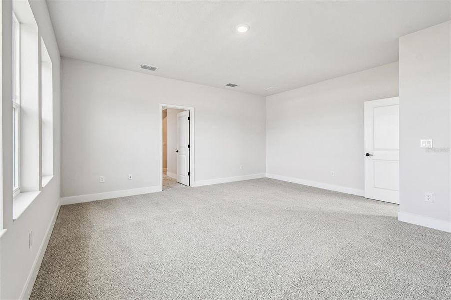 Spacious, unfurnished interior of a new home in Waterset Tradition Series, Apollo Beach (Image 29).