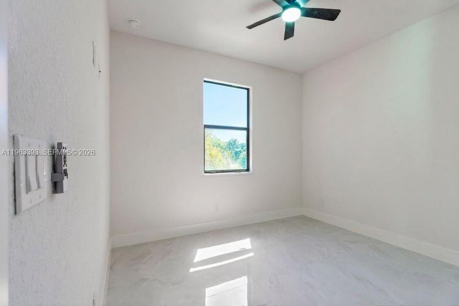 Spacious, unfurnished interior of a new home in , Lehigh Acres (Image 34).