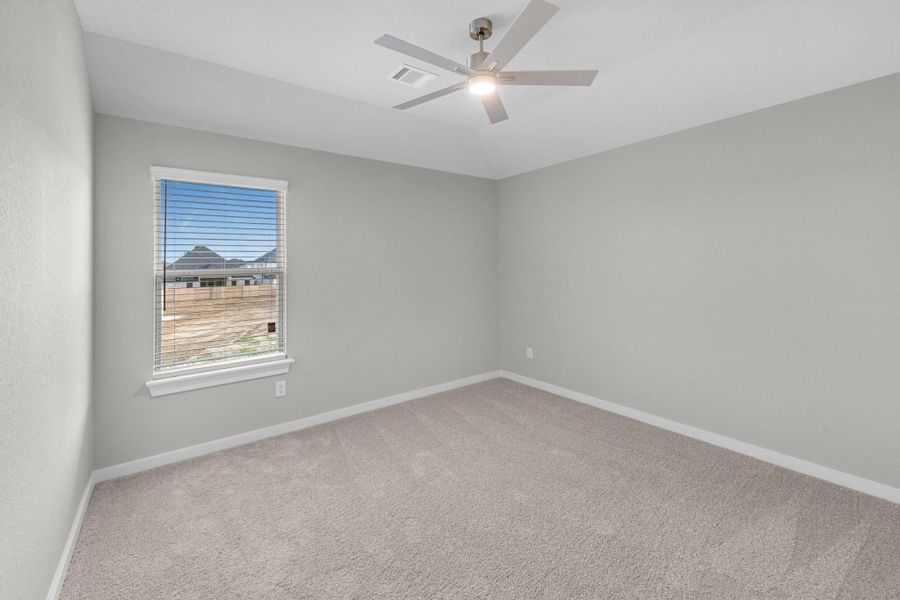Spacious, unfurnished interior of a new home in Morton Creek Ranch, Katy (Image 24).