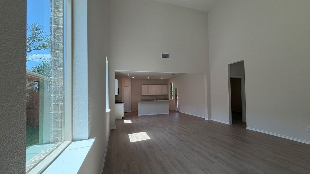 Spacious, unfurnished interior of a new home in Wildcat Ranch, Crandall (Image 8).