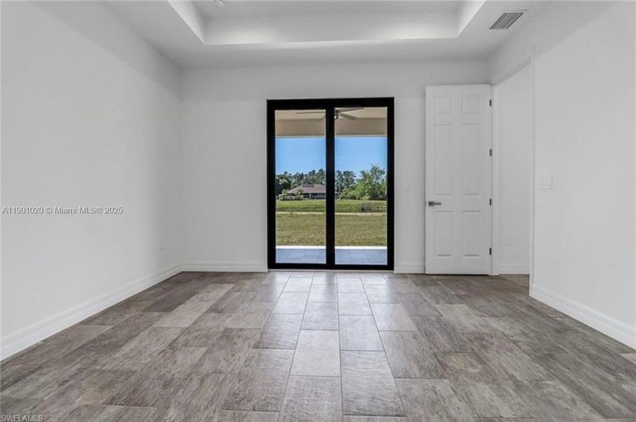 Spacious, unfurnished interior of a new home in , Lehigh Acres (Image 24).