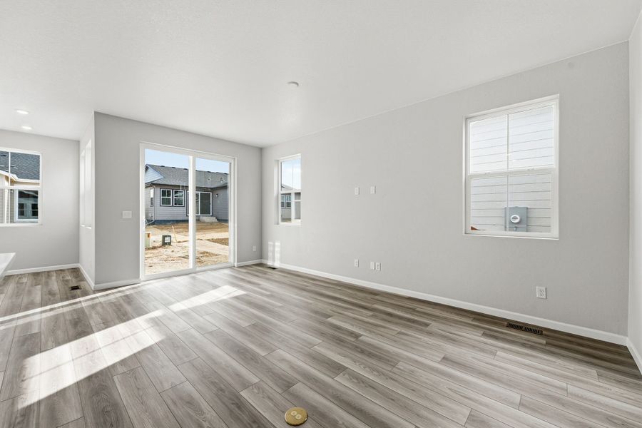Spacious, unfurnished interior of a new home in The Aurora Highlands, Aurora (Image 10).