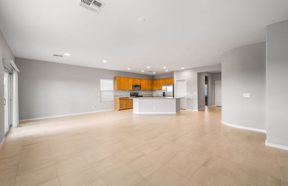 Spacious, unfurnished interior of a new home in El Cidro, Goodyear (Image 18).