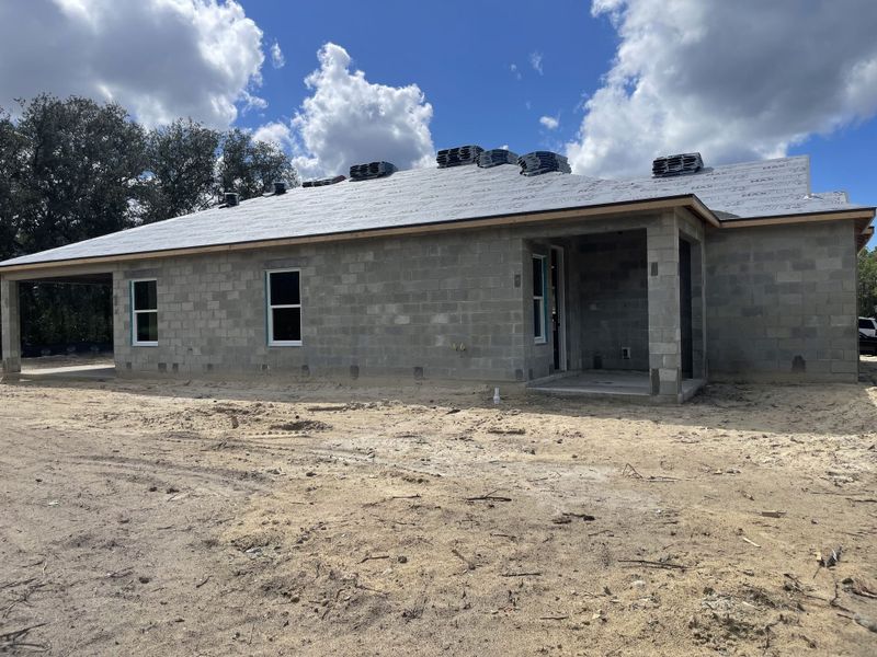 Exterior details and patio area of a home in Royal Highlands, Weeki Wachee (Image 2).